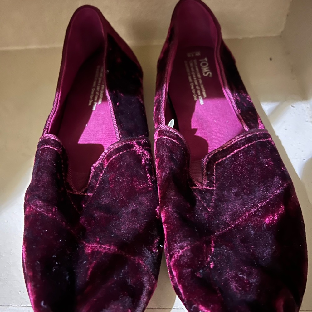 Toms Black Cherry Velvet Size 10